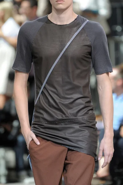 Look 18